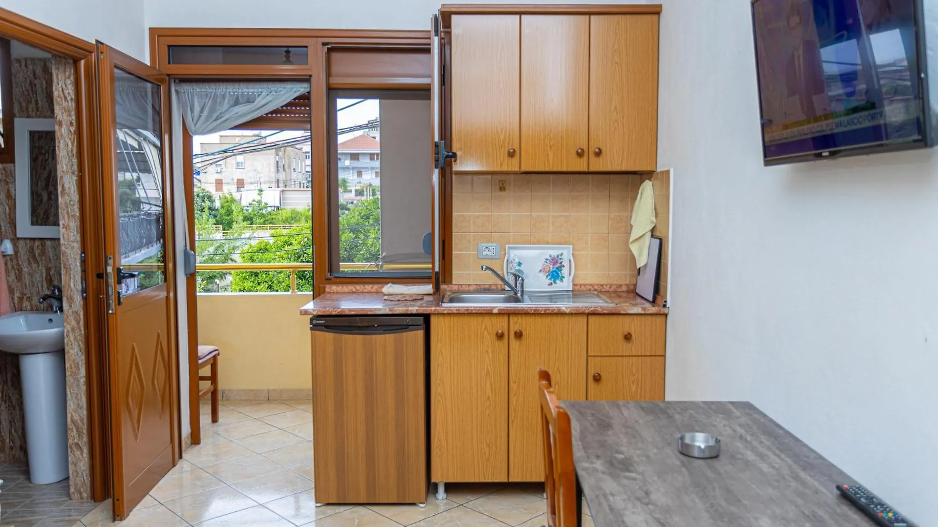 Hotel Olti Vlore 3*,