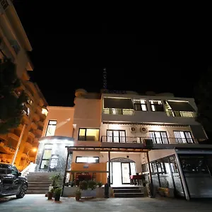 Salvadore Vlore